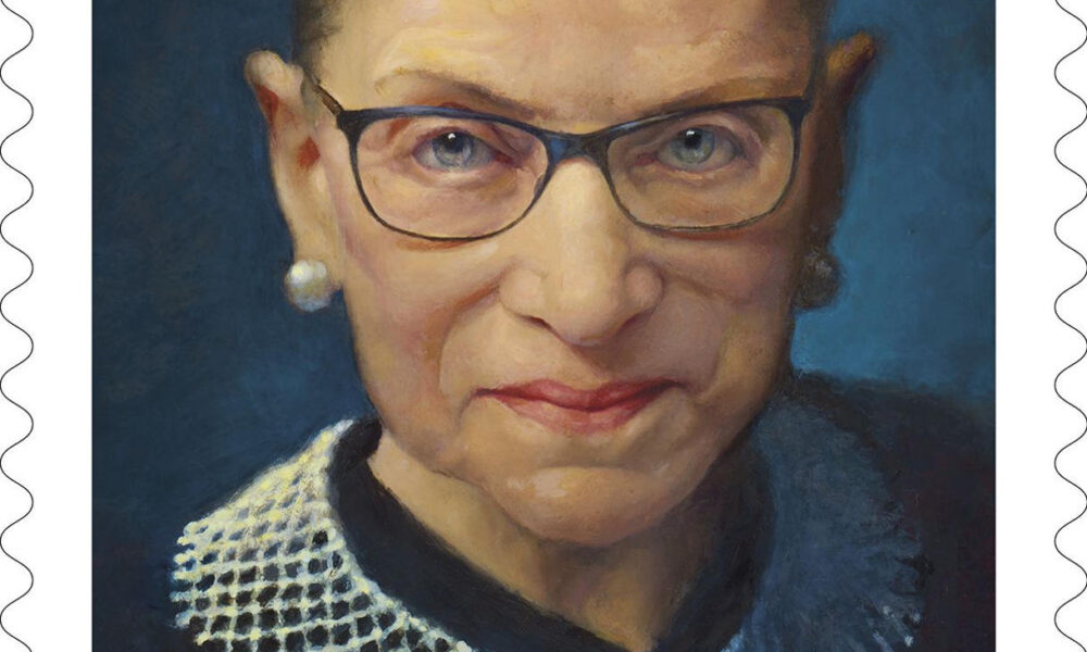 Fotografía cedida por el Servicio Postal de EE.UU. que muestra el sello conmemorativo de la jueza estadounidense Ruth Bader Ginsburg. EFE/Servicio Postal de EE.UU.