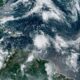 Fotografía satelital cedida este lunes, 2 de octubre, por la Oficina Nacional de Administración Oceánica y Atmosférica (NOAA), a través del Centro Nacional de Huracanes (NHC) de Estados Unidos, en la que se registró la localización de la tormenta tropical Philippe en el océano Atlántico. EFE/NOAA-NHC