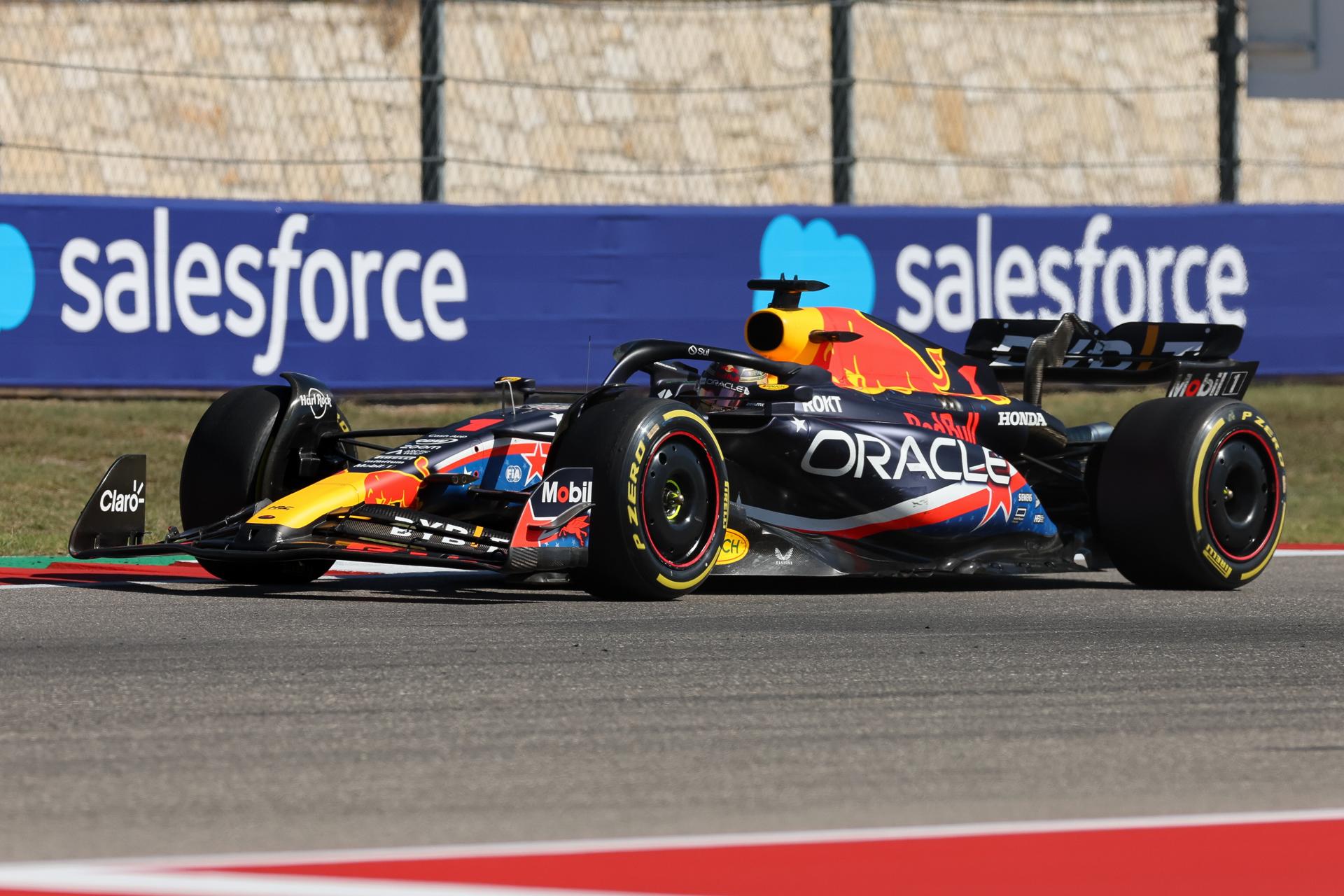 El piloto neerlandés Max Verstappen de Red Bull Racing en acción durante el Gran Premio de Fórmula 1 de los Estados Unidos, este 22 de octubre de 2023. EFE/EPA/Adam Davis