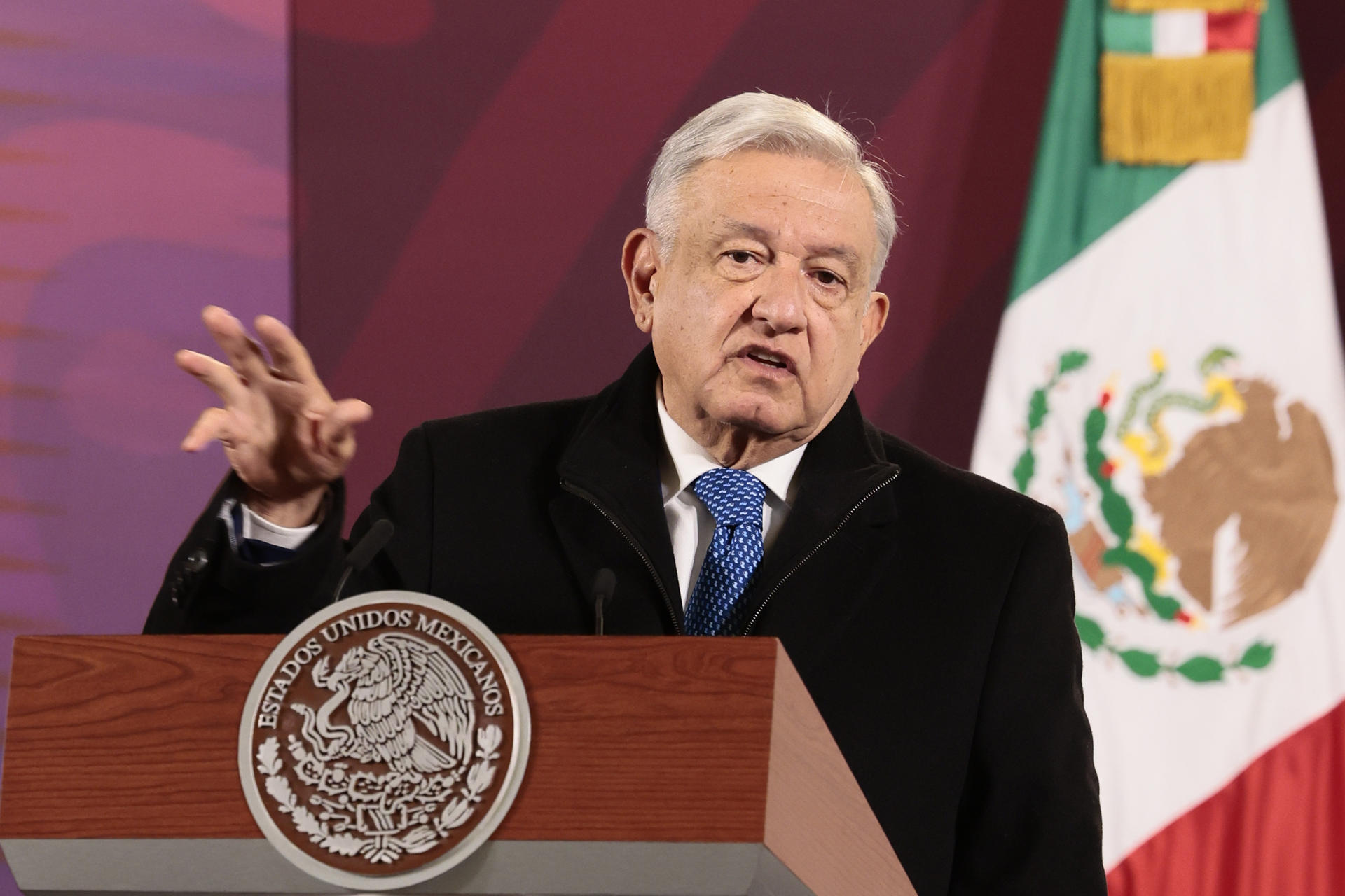 El presidente de México, Andrés Manuel López Obrador, participa durante su conferencia de prensa matutina en Palacio Nacional de la Ciudad de México (México). EFE/José Méndez