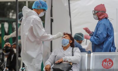 Una persona se realiza una prueba para detectar covid-19 en el Hospital General Dr. Carlos Mac Gregor de Ciudad de México (México). Fotografía de archivo. EFE/Isaac Esquivel