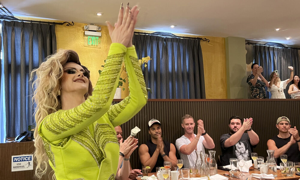 Whitney GucciGoo presenta su espectáculo  el 16 de julio de 2023 en un restaurante de Washington (Estados Unidos). EFE/ Sara Soteras MEJOR CALIDAD DISPONIBLE