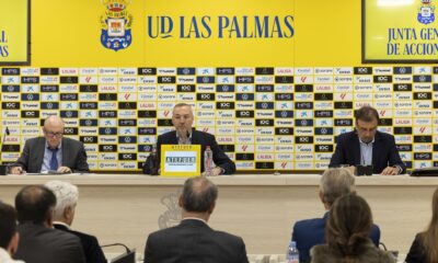 La UD Las Palmas celebró este viernes su junta general de accionistas. En la imagen, el presidente, Miguel Angel Ramírez (c). EFE/ Quique Curbelo