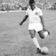 Imagen de archivo del fallecido futbolista brasileño Edson Arantes do Nascimento "Pelé" en el equipo del Santos de Brasil. EFE/jn