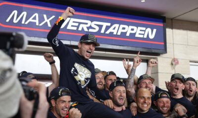 El neerlandés Max Verstappen (Red Bull), celebra su tercer título de campeón del mundo de F1. EFE/EPA/ALI HAIDER/Archivo