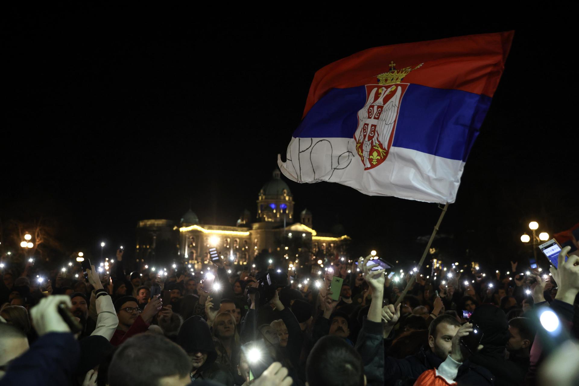 Manifestación en Belgrado en Nochebuena convocada por la oposición al presidente Aleksandar Vucic. EFE/EPA/ANDREJ CUKIC