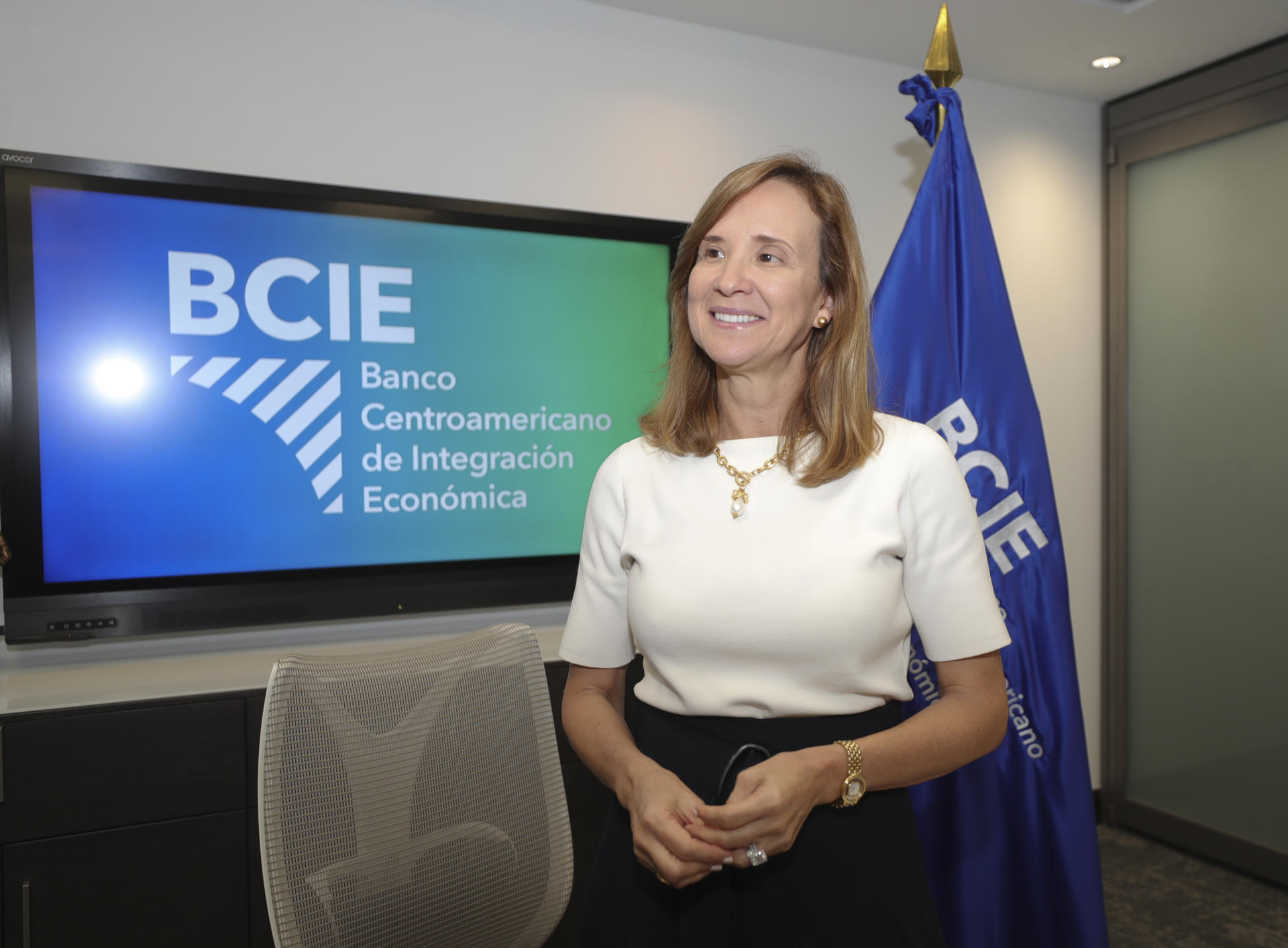 La presidenta del Banco Centroamericano de Integración Económica (BCIE), Gisela Sánchez, habla durante una entrevista con EFE el 30 de enero de 2024, en Tegucigalpa (Honduras). EFE/ Gustavo Amador