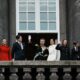 La familia real danesa saluda desde el balcón del palacio de Christiansborg este domingo tras la proclamación de Federico X como rey de Dinamarca. EFE/EPA/THOMAS TRAASDAHL DENMARK OUT