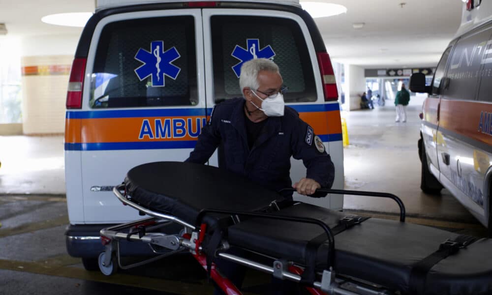 Al lugar se personaron agentes adscritos al Distrito de Naguabo, policías municipales de Naguabo, bomberos y equipos de rescate para recuperar el cuerpo del occiso. Fotografía de archivo. EFE/ Thais Llorca