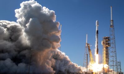 La nave espacial NG-20 Cygnus a bordo de un cohete SpaceX Falcon 9 con la vigésima misión de Servicios de Reabastecimiento Comercial de Northrop Grumman, despega hoy del Complejo de Lanzamiento Espacial 40 en el Centro Espacial Kennedy de la NASA en la Estación de la Fuerza Espacial de Cabo Cañaveral en Florida (EE.UU.). EFE/ Cristobal Herrera-ulashkevich