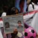 Menores acompañados por sus padres en una manifestación para exigir justicia por menores desaparecidos en el país. Imagen de archivo. EFE/Sáshenka Gutiérrez