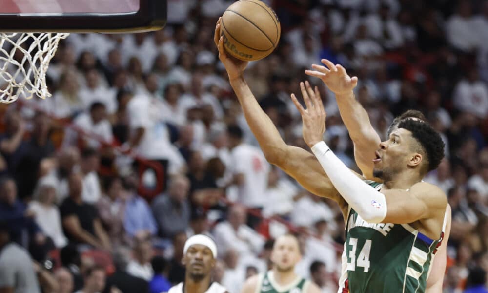 Giannis Antetokounmpo de los Milwaukee Bucks, en una fotografía de archivo. EFE/Rhona Wise