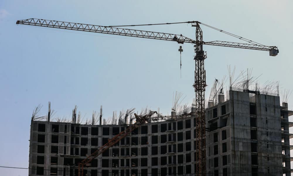 Fotografía donde se observa la reconstrucción de un hotel, el 22 de enero de 2024, en Acapulco (México). EFE/ David Guzmán