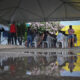 Varias personas esperan atención médica en una tienda de campaña improvisada para tratar casos sospechosos de dengue, el 24 de enero de 2024, en Brasilia (Brasil). EFE/ André Borges