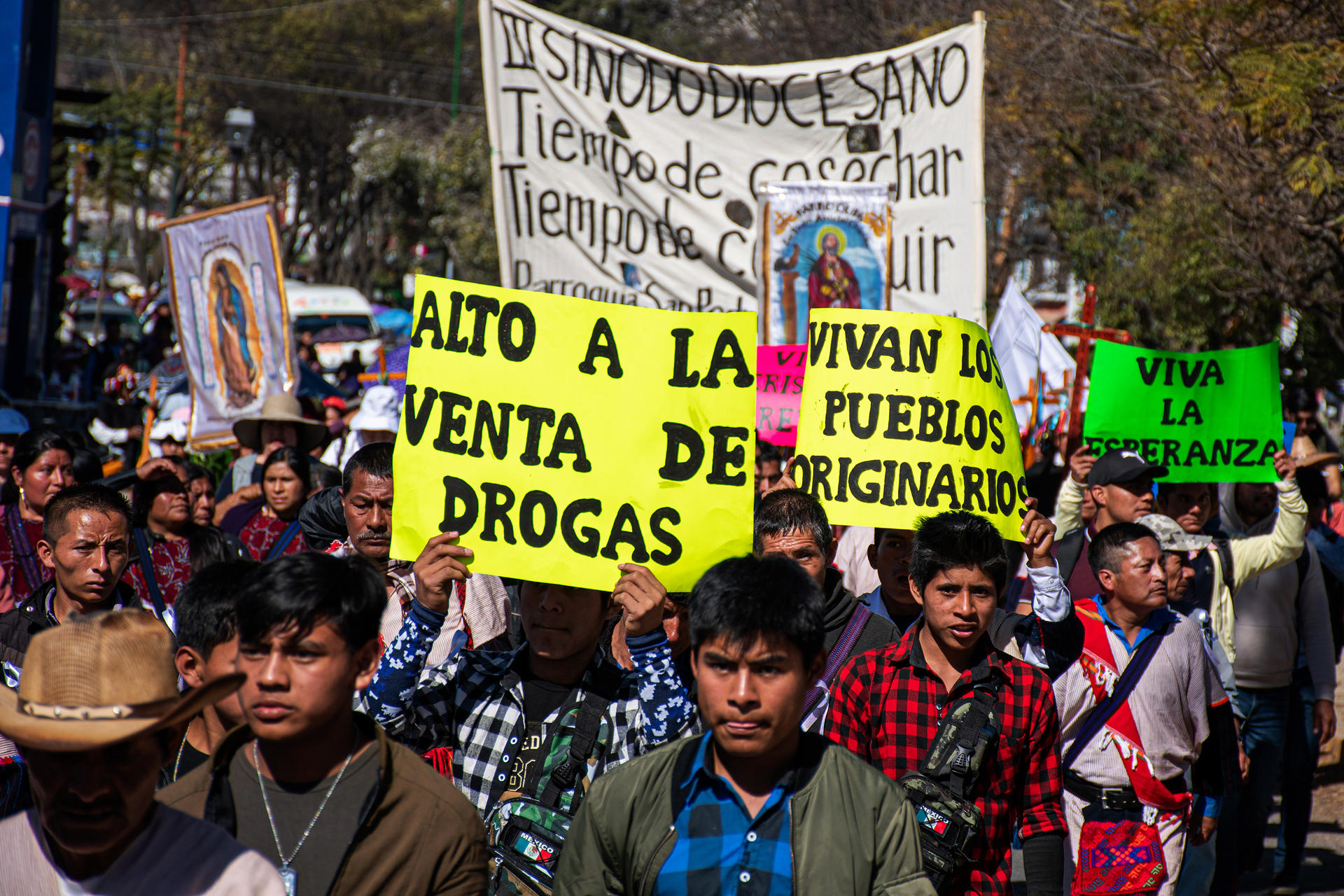 Miles de indígenas marchan para exigir a las autoridades seguridad en San Cristóbal de las Casas, hoy en el estado de Chiapas (México). EFE/Carlos López