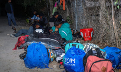 Migrantes toman un descanso en un campamento improvisado hoy, en el municipio de Verriozabal en el estado de Chiapas (México). EFE/Carlos López
