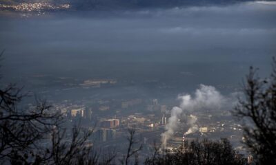 Imagen de Skopje cubierta de niebla y contaminación. EFE/EPA/GEORGI LICOVSKI