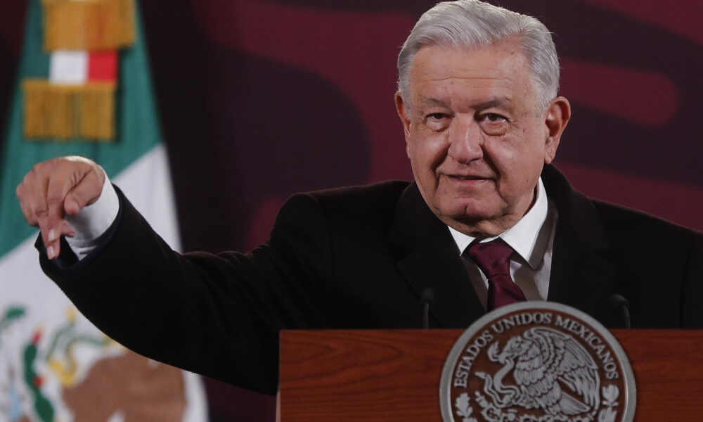 El presidente de México Andrés Manuel López Obrador, habla durante su conferencia de prensa matutina hoy, en el Palacio Nacional de la Ciudad de México (México). EFE/Isaac Esquivel