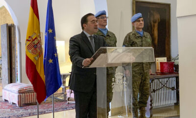 El ministro español de Asuntos Exteriores, José Manuel Albares, durante una ceremonia de condecoración a las tropas españolas desplegadas en el Líbano celebrada este miércoles en la Embajada de España a las afueras de Beirut (Líbano). EFE/Noemí Jabois