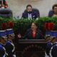 La presidenta de Honduras, Xiomara Castro (c-abajo), pronuncia hoy un discurso durante el inicio del tercer y penúltimo período de sesiones de la legislatura 2022-2026, en la sede del Congreso Nacional, en Tegucigalpa (Honduras). EFE/Gustavo Amador