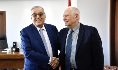 El alto representante de la Unión Europea (UE) para Asuntos Exteriores, Josep Borrell (d), junto al ministro de Exteriores libanés, Abdallah Bou Habib (i). EFE/EPA/Abbas Salman