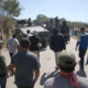 Habitantes impiden el transito a personal del Ejército Mexicano a su comunidad de Coacoyulillo hoy, en el municipio de Chilpancingo (México). EFE/ José Luis de la Cruz