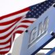 Fotografía de archivo del logo de la compañía General Motors situado a las puertas de la sede de la compañía en Detroit, Michigan (Estados Unidos). EFE/Jeff Kowalsky