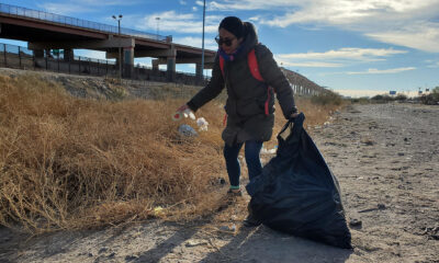 Integrantes del colectivo 'Sierra de Juárez' participan hoy en una jornada de limpieza a orillas del río Bravo, en Ciudad Juárez, Chihuahua (México). EFE/Luis Torres
