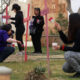 Fotografía de archivo en la que se registró a un grupo de activistas y madres de víctimas de feminicidios, durante un acto en memoria de las mujeres asesinadas, en el Memorial Campo Algodonero, en Ciudad Juárez (estado de Chihuahua, México). EFE/Luis Torres