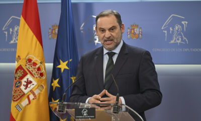 El exministro José Luis Ábalos, durante la rueda de prensa que ha ofrecido este martes en el Congreso. EFE/Fernando Villar