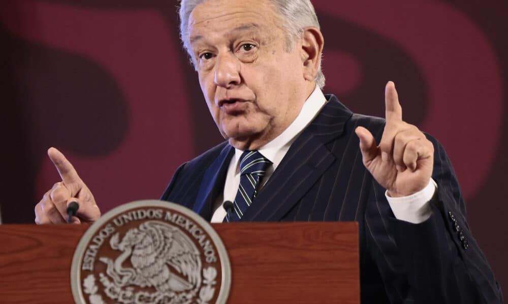 El presidente de México, Andrés Manuel López Obrador, habla durante su conferencia de prensa matutina en el Palacio Nacional en la Ciudad de México (México). EFE/ José Méndez