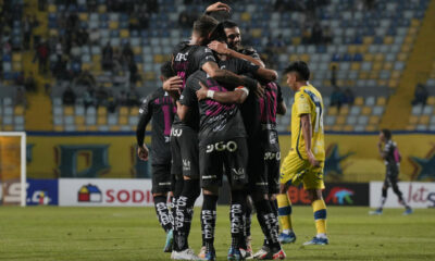 Jugadores de Independiente del Valle (Ecuador) celebran tras anotar un gol hoy, durante un partido por la Copa Viña del Mar 2024 en el Estadio Sausalito de Viña del Mar (Chile). EFE/Adriana Thomasa