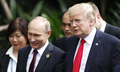 El presidente ruso, Vladímir Putin (i), y el expresidente estadounidense Donald Trump (d), en una fotografía de archivo. EFE/ Jorge Silva/Pool