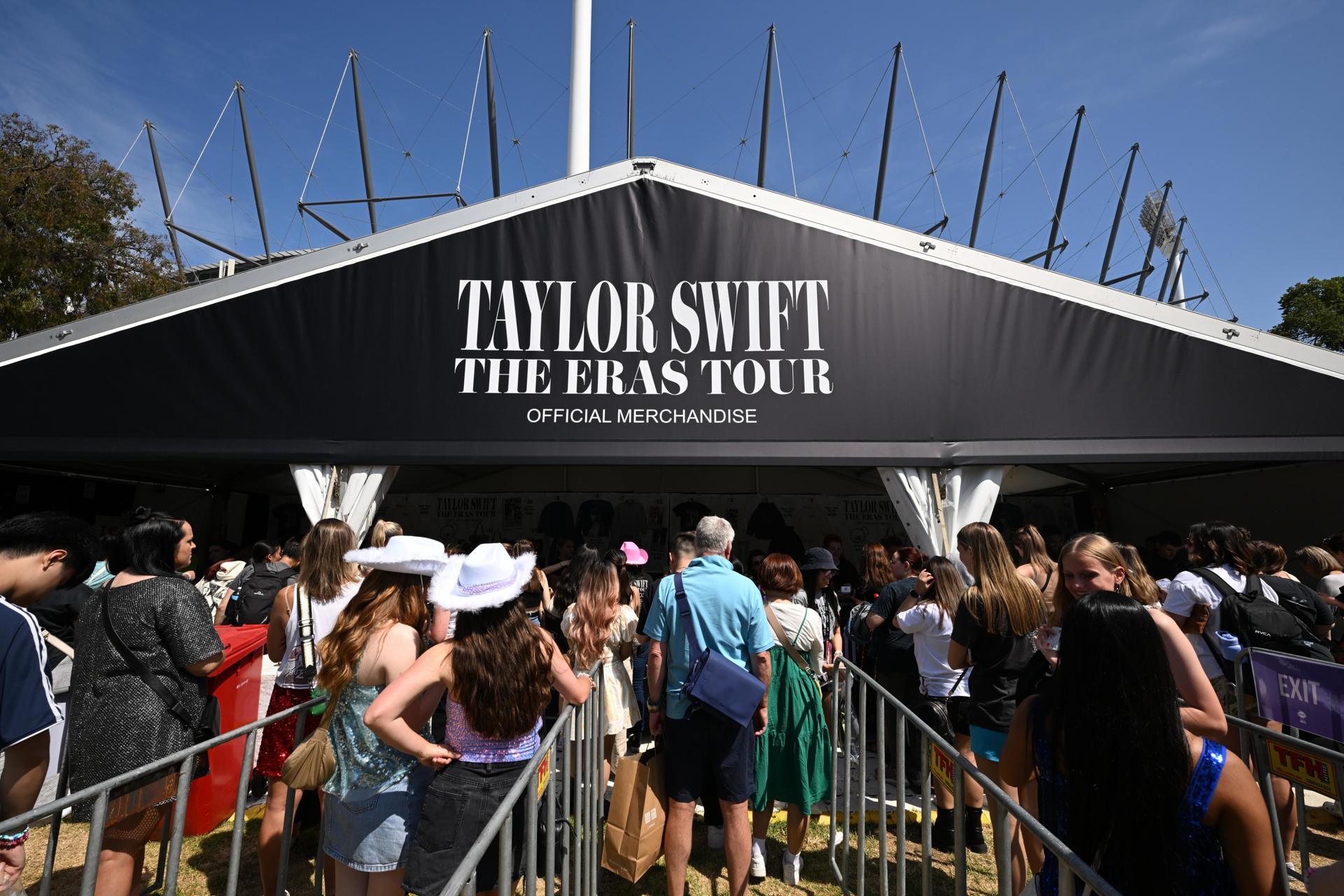 Seguidores de Taylor Swift antes del concierto en la ciudad australiana de Melbourne, el 16 de febrero. EFE/EPA/JOEL CARRETT AUSTRALIA AND NEW ZEALAND OUT