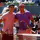 Fotografía de archivo en la que se registró a los tenistas españoles Rafa Nadal (d) y Carlos Alcaraz (i), en la chacha central de la Caja Mágica, en Madrid (España). EFE/ Chema Moya