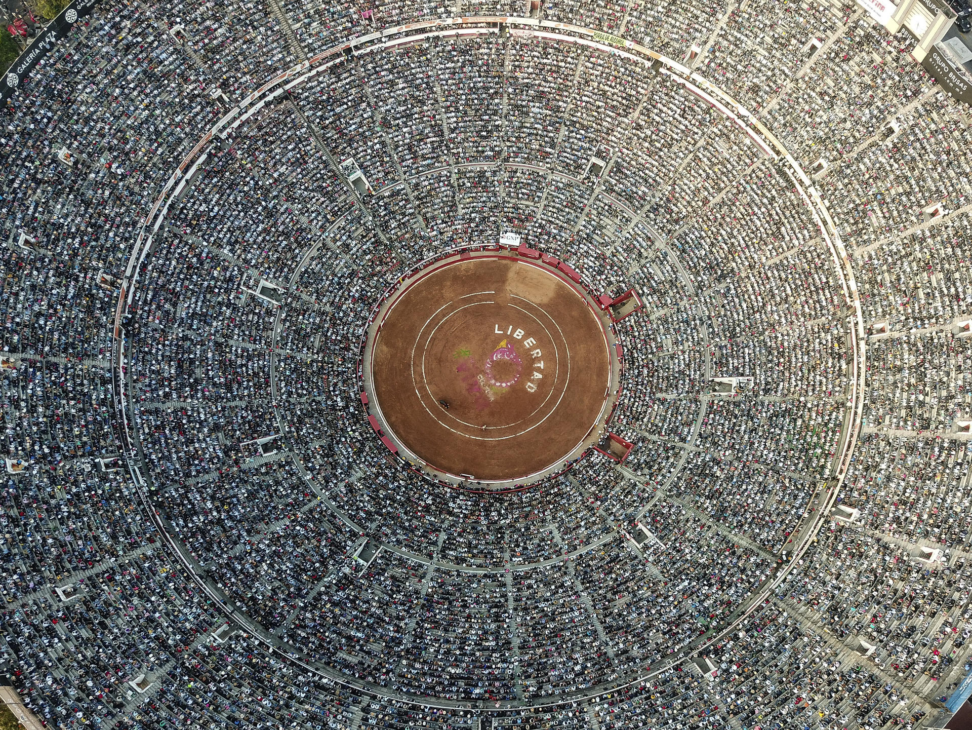 Fotografía aérea de archivo que muestra la Plaza de Toros México el 28 de enero de 2024, en la Ciudad de México (México). EFE/ Isaac Esquivel
