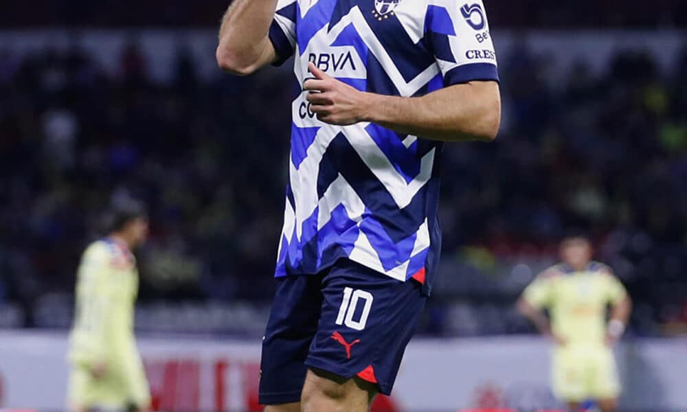 Sergio Canales (i) del Monterrey. EFE/Sáshenka Gutiérrez