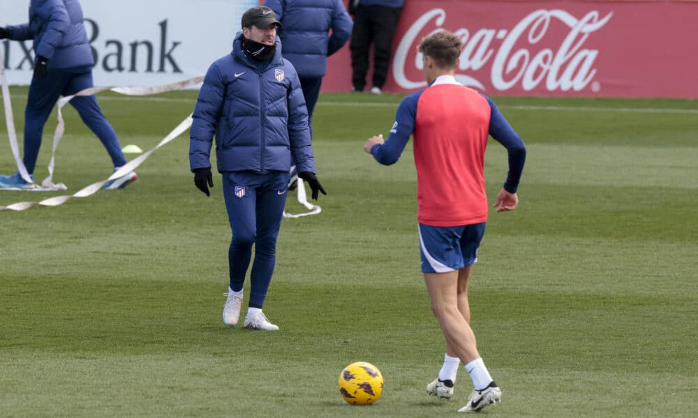 Simeone, en el entrenamiento de este viernes. EFE/Zipi