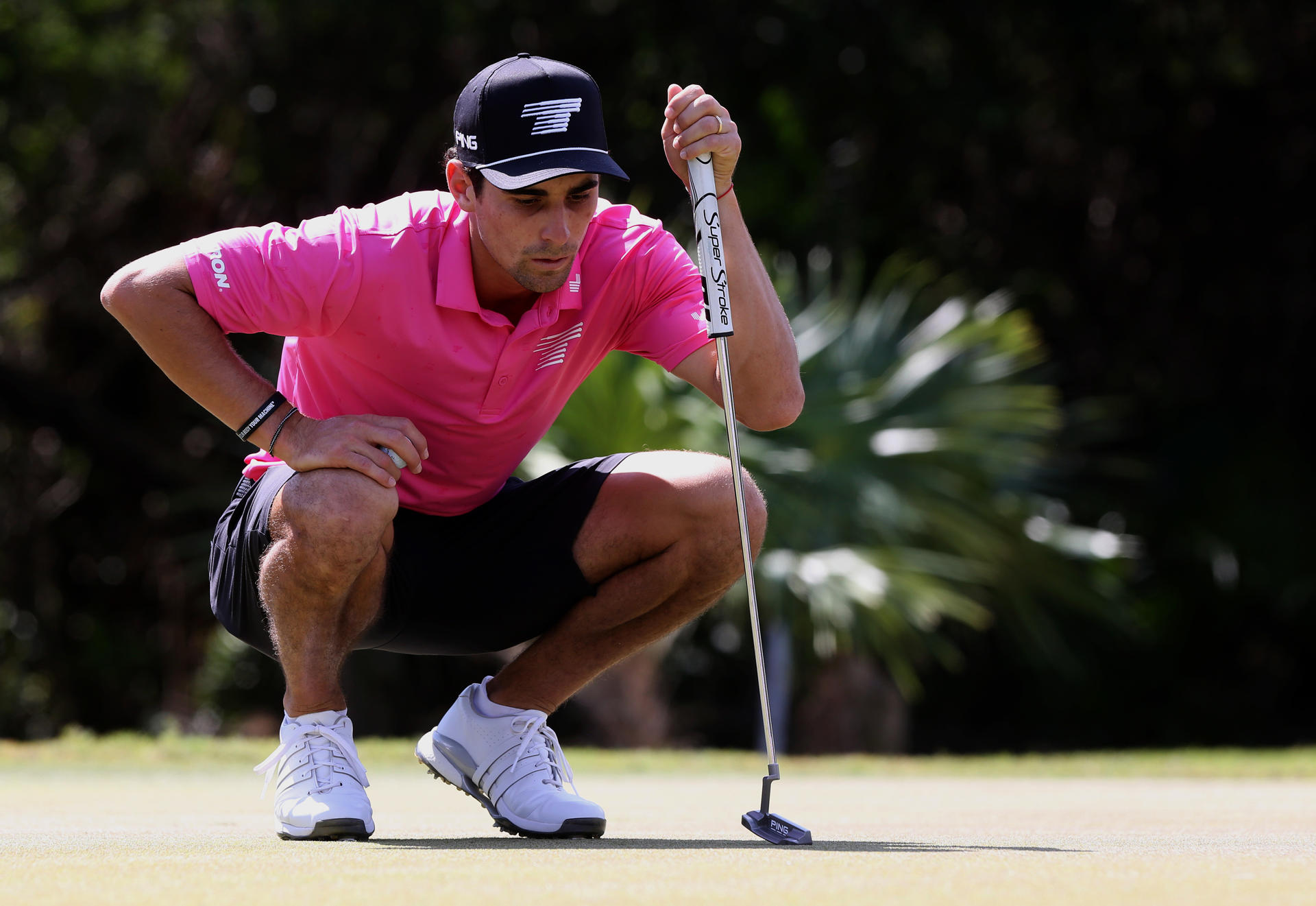 El golfista chileno Joaquín Niemann fue registrado este sábado, 3 de febrero, durante la segunda ronda del torneo LIV golf Mayakoba, en Playa del Carmen (estado de Quintana Roo, México). EFE/Alonso Cupul
