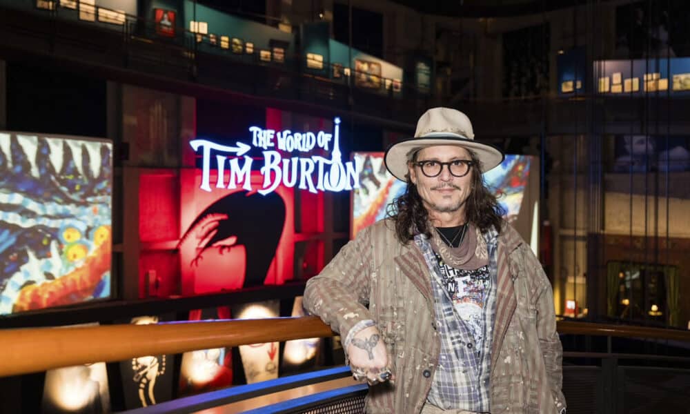 El actor estadounidense Johnny Depp visita el Museo del Cine de Turín (Italia). Depp rueda en la ciudad italiana de Turín su nueva película como director, "Modì", sobre el pintor Amadeo Modigliani, y aprovechó su estancia para visitar una exposición sobre Tim Burton en el Museo del Cine. EFE/ Museo Del Cine De Turín SOLO USO EDITORIAL SOLO DISPONIBLE PARA ILUSTRAR LA NOTICIA QUE ACOMPAÑA (CRÉDITO OBLIGATORIO)