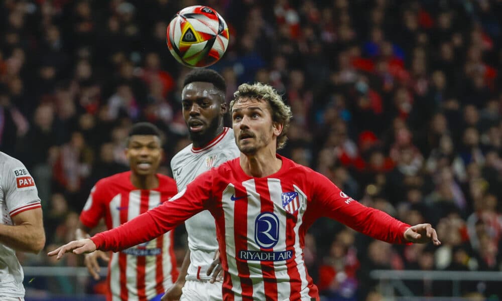 Griezmann e Iñaki Williams, en un momento del Atlético de Madrid-Athletic Club de este miércoles. EFE/Juanjo Martín