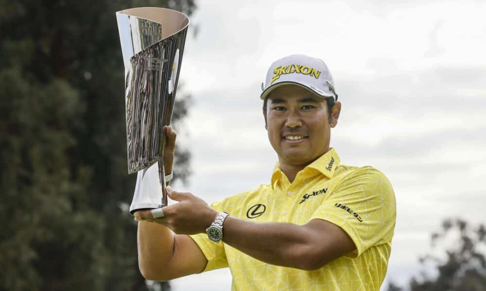 El golfista japonés Hideki Matsuyama fue registrado este domingo, 18 de febrero, al celebrar su triunfo en el torneo Genesis Invitational, en el club Riviera Country, en Los Ángeles (California, EE.UU.). EFE/Etienne Laurent