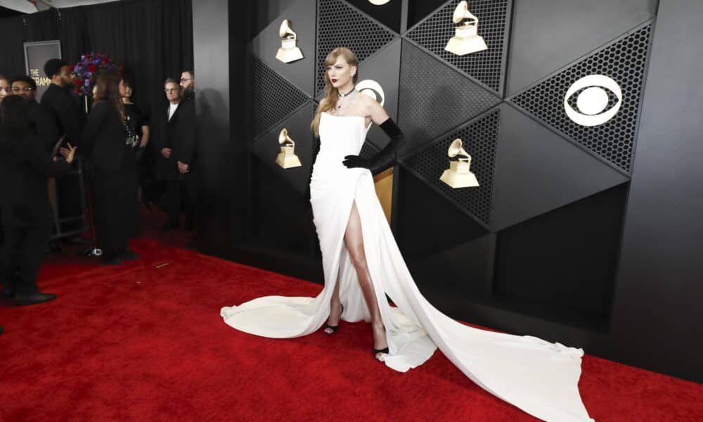 El músico estadounidense Taylor Swift llega a la 66ª ceremonia anual de los premios Grammy, este 4 de febrero de 2024. EFE/EPA/Caroline Brehman