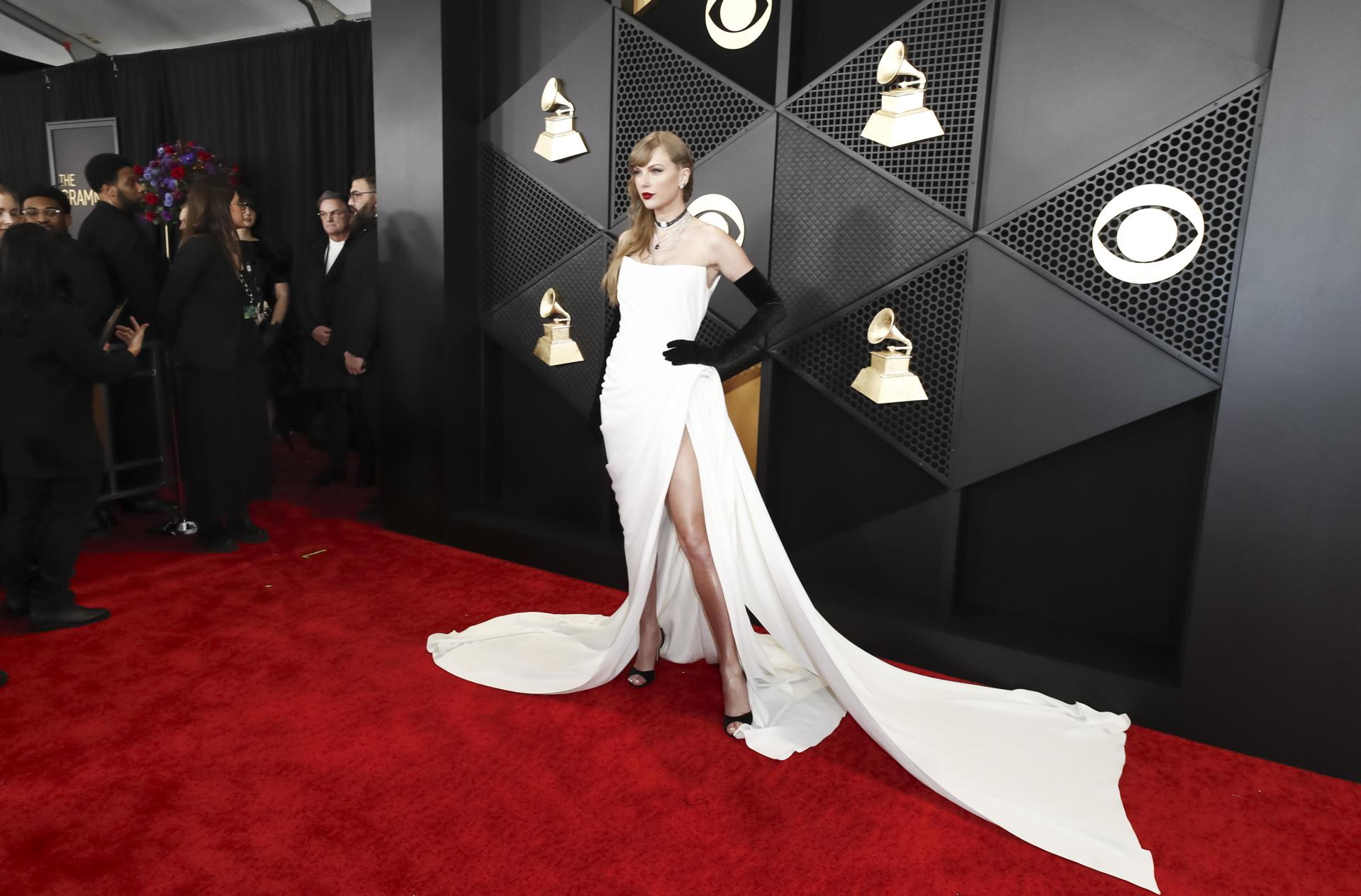 El músico estadounidense Taylor Swift llega a la 66ª ceremonia anual de los premios Grammy, este 4 de febrero de 2024. EFE/EPA/Caroline Brehman