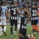 Júnior Santos (c) de Botafogo celebra un gol con Tiquinho Soares este miércoles, en un partido de la segunda fase de la Copa Libertadores. EFE/ Antonio Lacerda