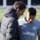 Simone Inzaghi conversa con Lautaro Martínez en el entrenamiento de este lunes del Inter. EFE/EPA/MATTEO BAZZI
