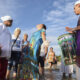 Seguidores de la religión Umbanda se reúnen para pedir a Iemanjá, diosa de las aguas de este credo, sus deseos de prosperidad, salud, trabajo o paz mundial, hoy en la playa de Montevideo (Uruguay). EFE/ Sofía Torres
