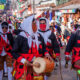 Indígenas Tsotsiles danzan hoy con su traje de gala durante un carnaval en el municipio Zinacantán, estado de Chiapas (México). EFE/Carlos López