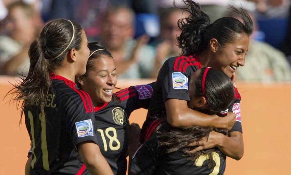 Después de un 2023 en el que ganó los Juegos Panamericanos y los Juegos Centroamericanos y del Caribe, la selección femenina de fútbol de México afrontará la Copa Oro con la misión de apretar el paso y seguir subiendo de nivel. Imagen de archivo. EFE/Uwe Anspach