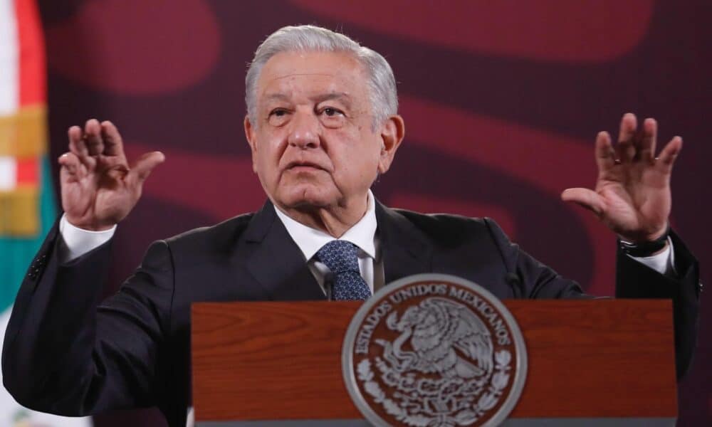 El presidente de México Andrés Manuel López Obrador habla durante una conferencia de prensa este lunes, en el Palacio Nacional en la Ciudad de México (México). EFE/ Sáshenka Gutiérrez